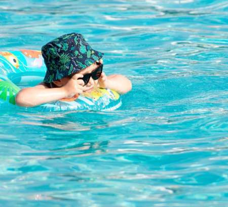 La piscine est ouverte de fin avril à mi-octobre