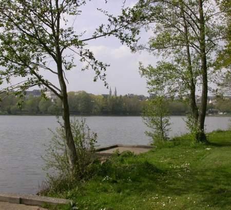 Le lac de Bain-de-Bretagne
